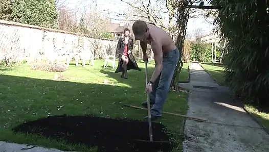 Older brunette slut seduces gardener