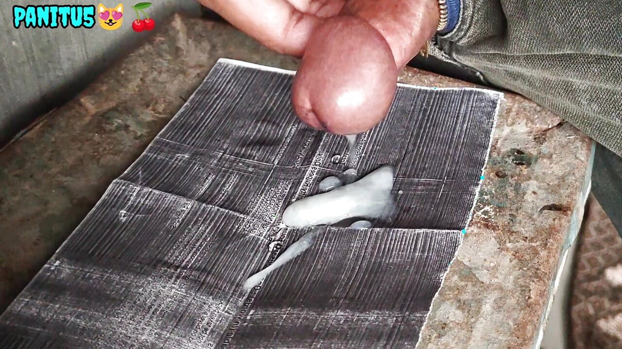 She Watches Me Every Day So I Gave Her This Massive Cumshot
