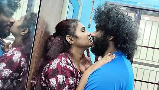 Замок для губ и поцелуй с языком