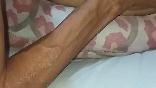 Моя красивая мокрая киска.это моя жена ей доставляет удовольствие