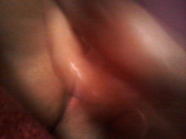 Jennifer playing with juice pussy