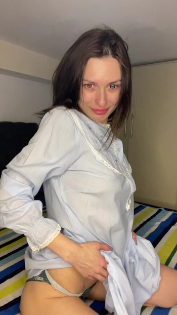 Nightie Tease - Seductive Skirt Lift!