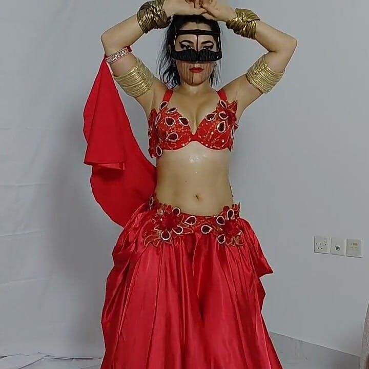 Veiled Oriental Beauty Strips to Naked Belly Dance & Ass Shaking