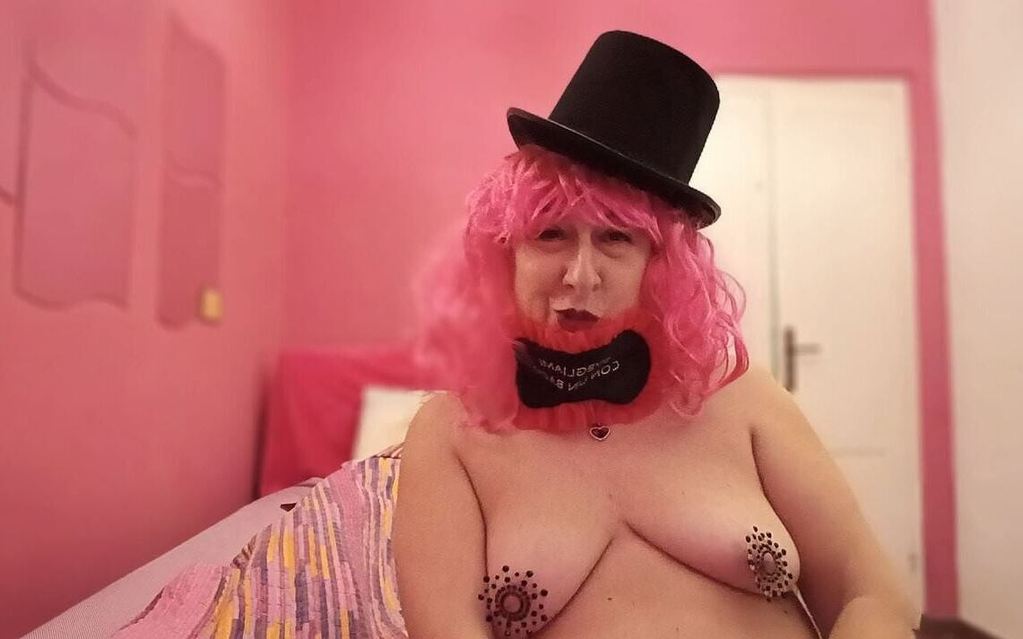 Veronica Rossi Official - Shows You Her Stellar Breasts