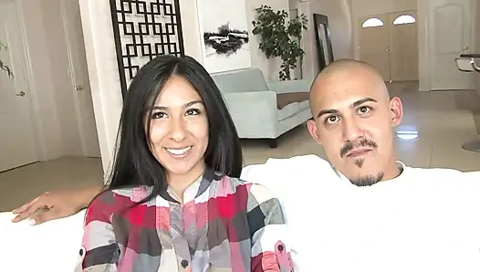 Латина скачет на жестком члене своего бойфренда в любительском видео