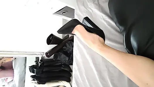 Ein mann in Schwierigkeiten, von Black Leather Office Heels gerettet 35