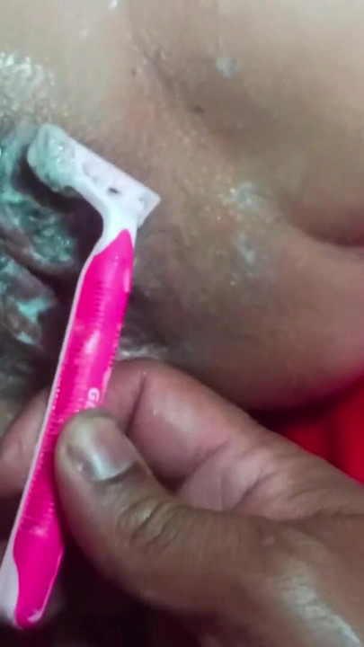 Shaving my wife's vagina and fingering her so delicious | Clip 1