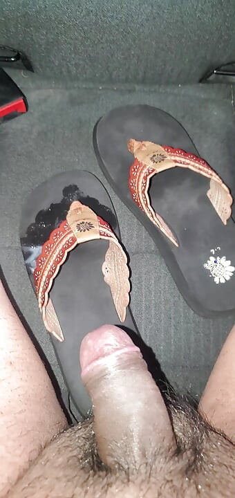 1st time mechanic friend cum in wifes flip-flop found in back of truck