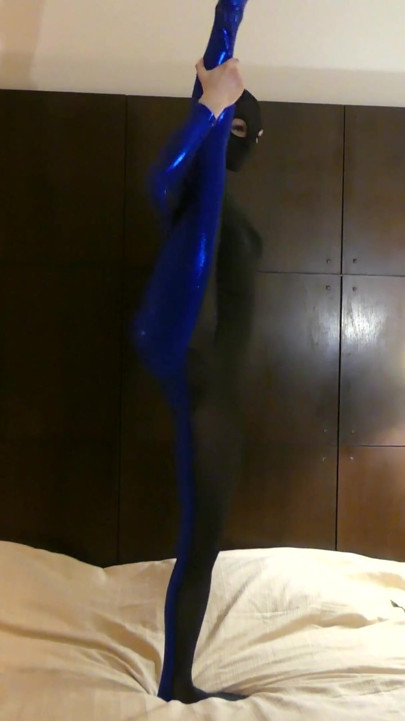 Masked contortion dream