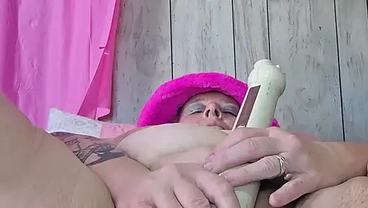 Küçük titreşim boşalması gereken edepsiz fahişe için yapmaz