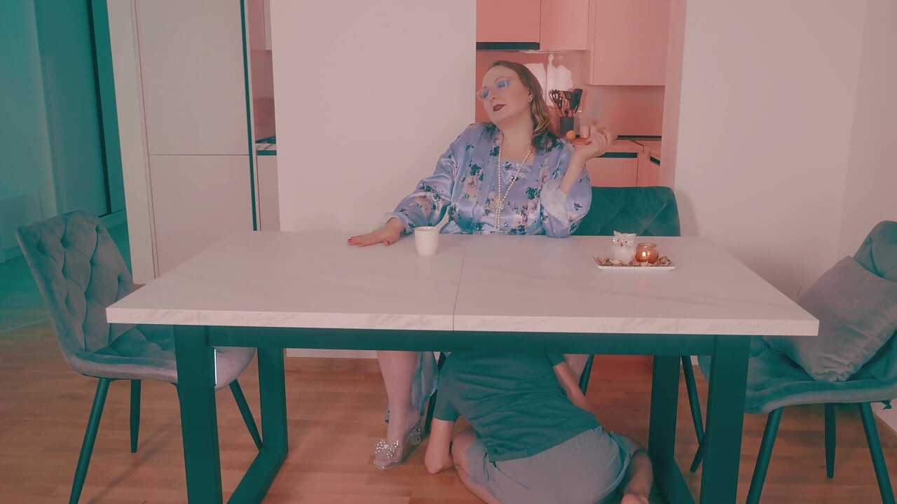 Keuken stiefmoeder stemming fix - harig poesje likken, cowgirl rit & bril klaarkomen in het gezicht