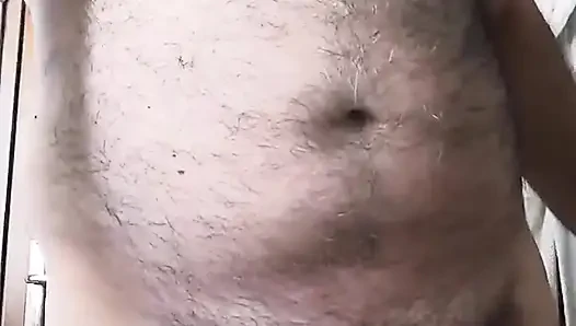 Sert, şişmiş penisim iyi bir oral seksle emilmek istiyor