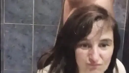 Jilat aku dan muncrat di kamar mandi - shanaa