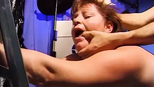 Esmer Kızlar Vahşi Üçlü Grup Seks Yapıyor Ve Dölleniyor