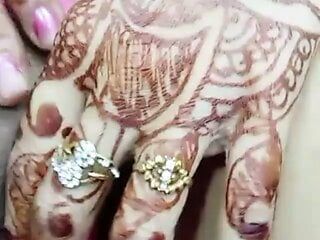 India recién casada mostrando coño en la primera noche