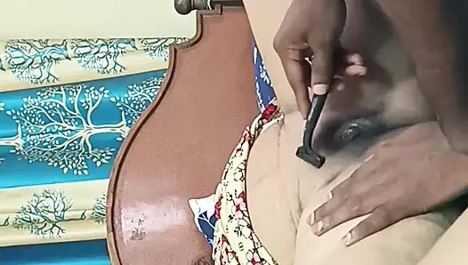 Красивая мачеха дези бреет киску с пасынок