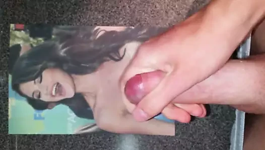 Selena Gomez boşalıyor