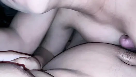 Sepong kontol adikmu enak banget bikin kamu sange sampai crot di mulutmu