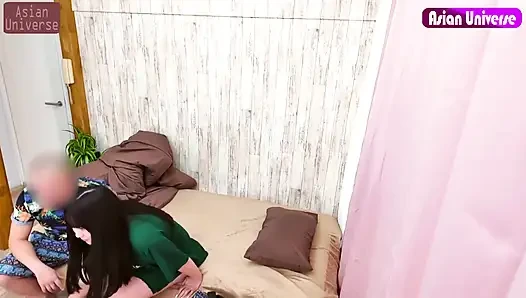 Canlı şehvetin heyecanı. Yabancı ateşli üçlü için birleşirken akış çıldırıyor