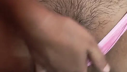 Горячая сексуальная девушка трахает киску бахромой, секс-видео