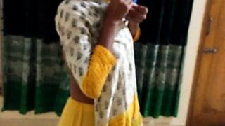 Salma bd menina pronta para ação e seu suco de buceta suja