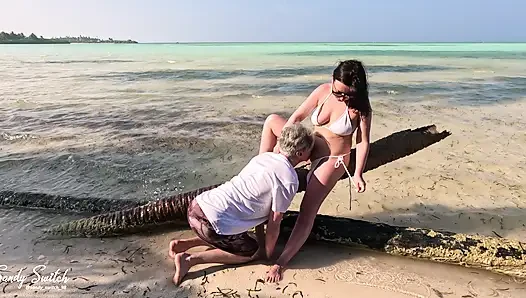 Femdom in Paradise. Outdoor Worship on the Beach