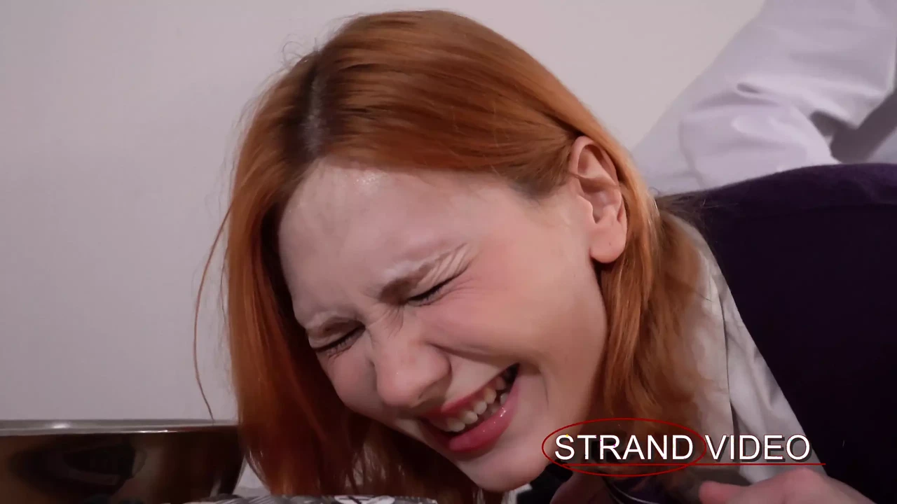 新来的女孩Kat和护士见面