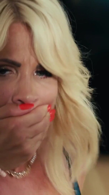 SHAME4K. Szőke MILF titokban fiatal faszon lovagol | 3. klip