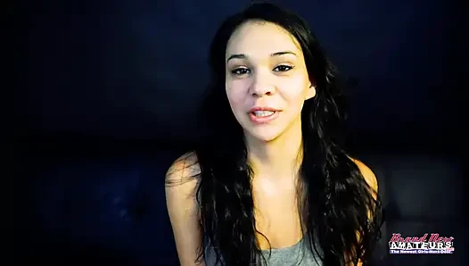 Zierliche tätowierte brünette sabrina heiße blowjob-session!