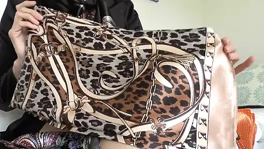 На Пасху, ты можешь эякулировать на моем атласном шарфе, леди Виктория Валенте