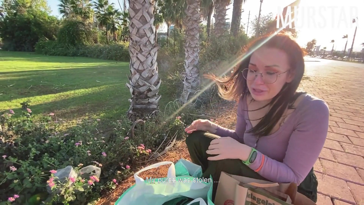 帮助了一个陌生人，她没有负债，可能