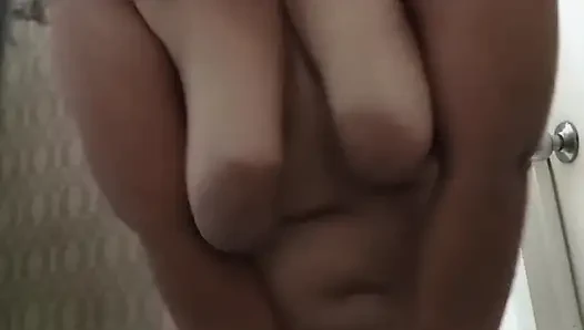 Üvey kız kardeşim duşta