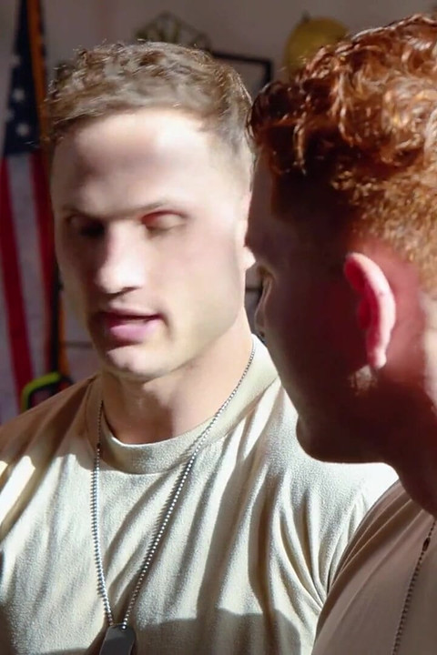 ヘテロフレキシブル - 軍のジェレマイア・クルーズとブレイン・オコナーのライバル関係が禁断のゲイセックスを燃やす