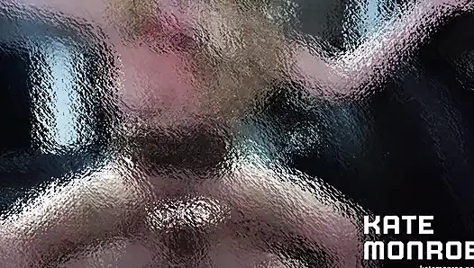 Stiefmutter Kate Monroe wird vom Stiefsohn im Auto geleckt und besamt!