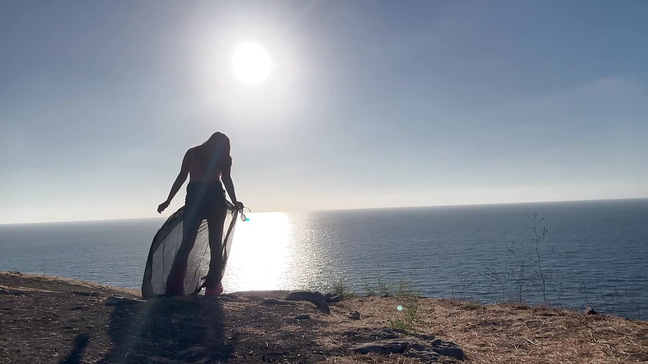 Ιταλίδα με μεγάλα βυζιά Artemisia Love σε υπαίθρια πεζοπορία με σέξι ρούχα, φετίχ μεγάλων βυζιών και κοντινά πλάνα