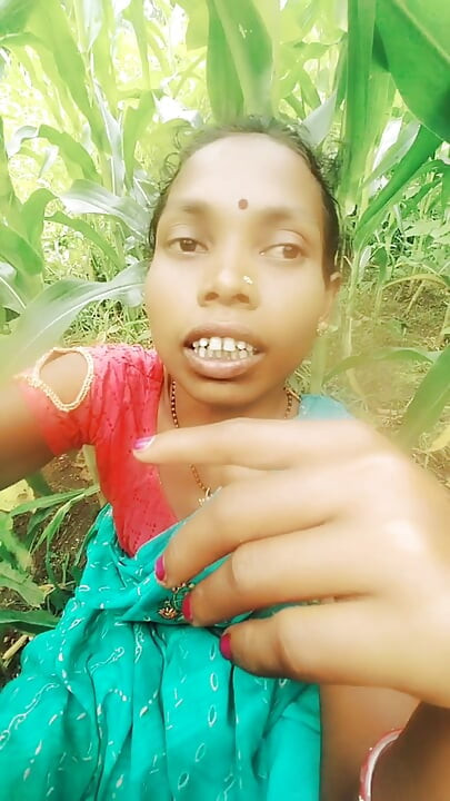 Sister-in-law called me to the field of maize today and sister-in-law sucked my cock and removed the water, then I picked up sister-in-law's two legs and fucked my sister-in-law loudly.