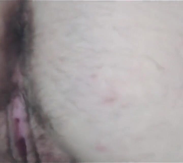 Chlupatý zadek a kundička zblízka