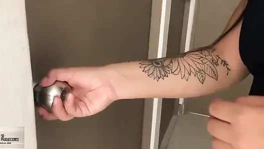 Мачеха-латина помогает своему пасыну мастурбировать и скачу на его хуе