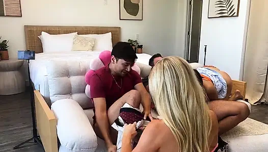 Pasangan hot ini bertukar pasangan yang lebih muda