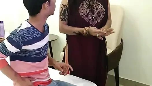 Para için patronu tarafından sikiliyor