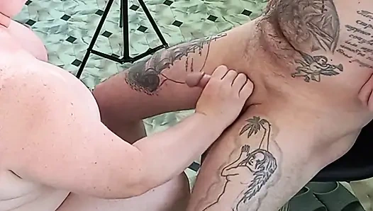 Schwanzlutschen auf dem balkon 6