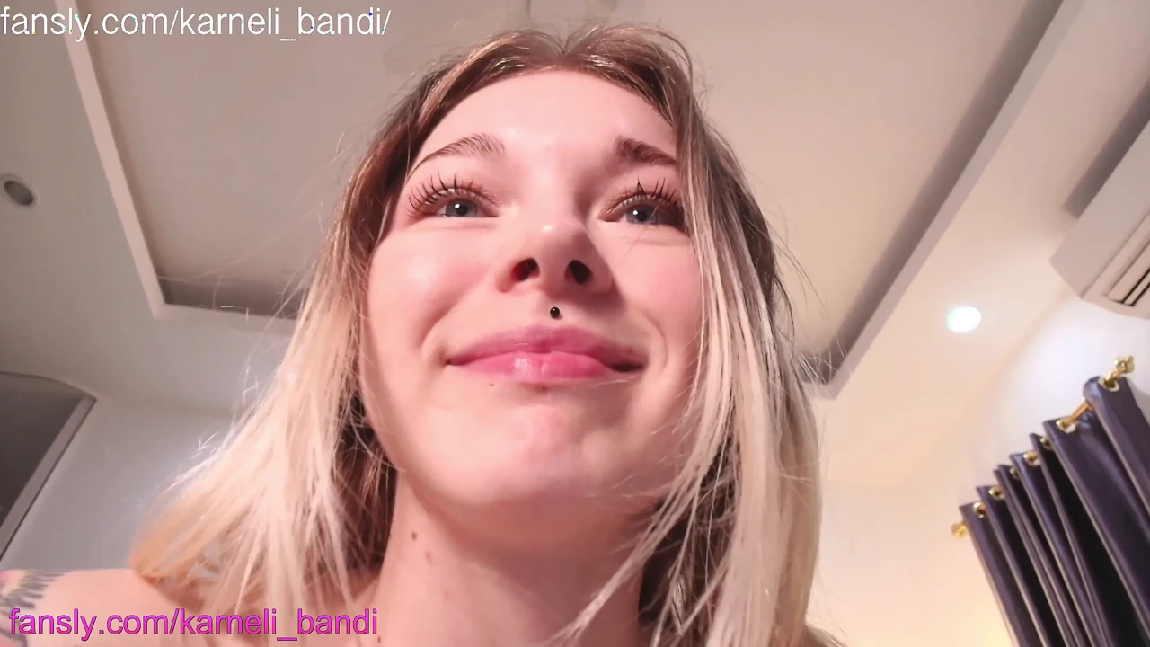 和Karneli Bandi的湿润自慰特写