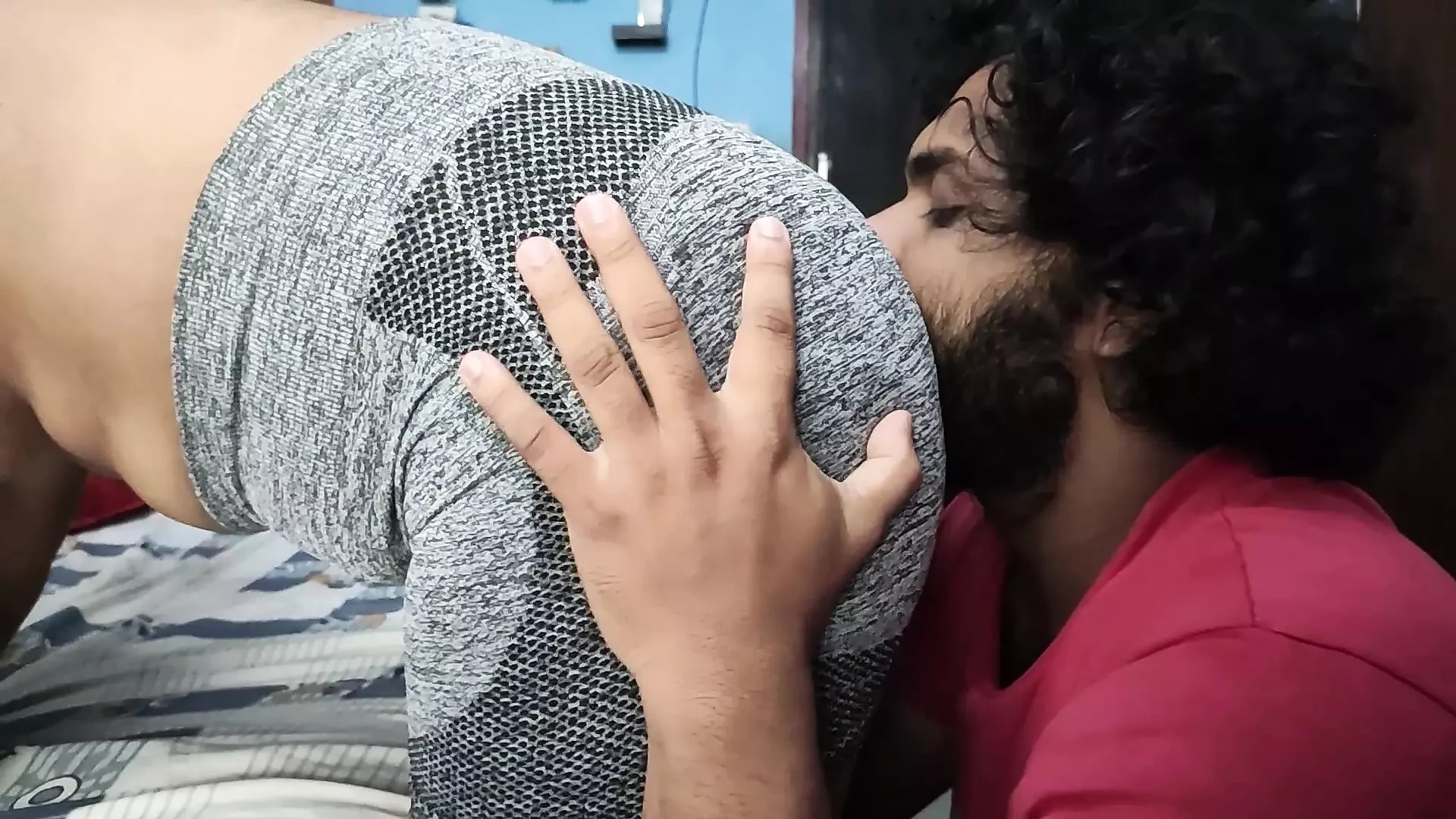 Tetek panas menghisap dan bercium pantat pasangan India