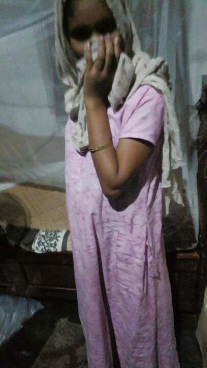 Porosi bhabi raat pe agiya chudai keliye