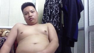 Fat guy masturebating