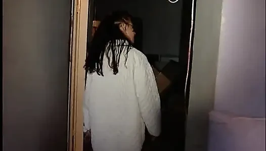 Gadis remaja rambut cokelat amatir nyepong kontol besar dan dientot gaya doggy