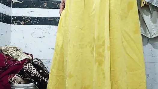 Priya bhabi yeni tarz vücut gösterisi