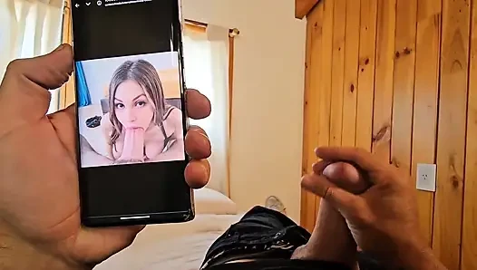 Aku minta foto bugil cewek rambut pirang dengan pantat bahenol di aplikasi