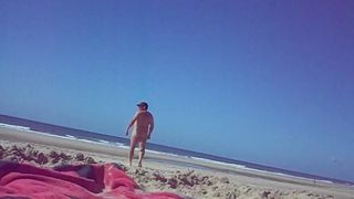 Lilian77 cinto de castidade na praia 02