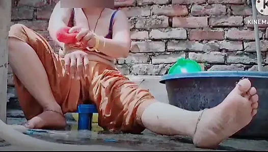 Video seksi gadis desa yang imut lagi mandi